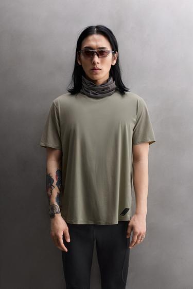 Zara COMBINATION TECHNICAL RUNNING T-SHIRT - Anthracite grey