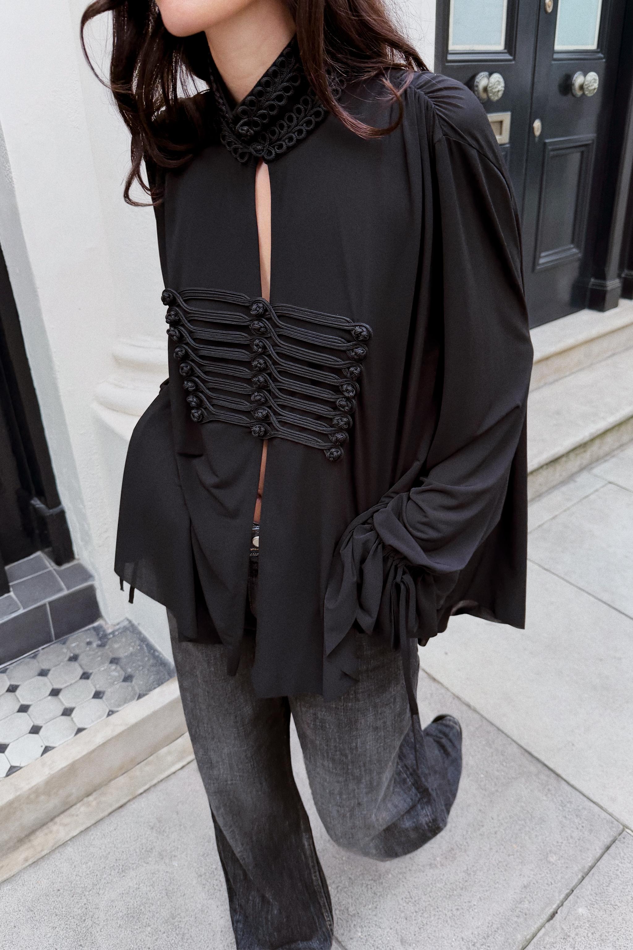 OVERSIZE FROG FASTENING BLOUSE