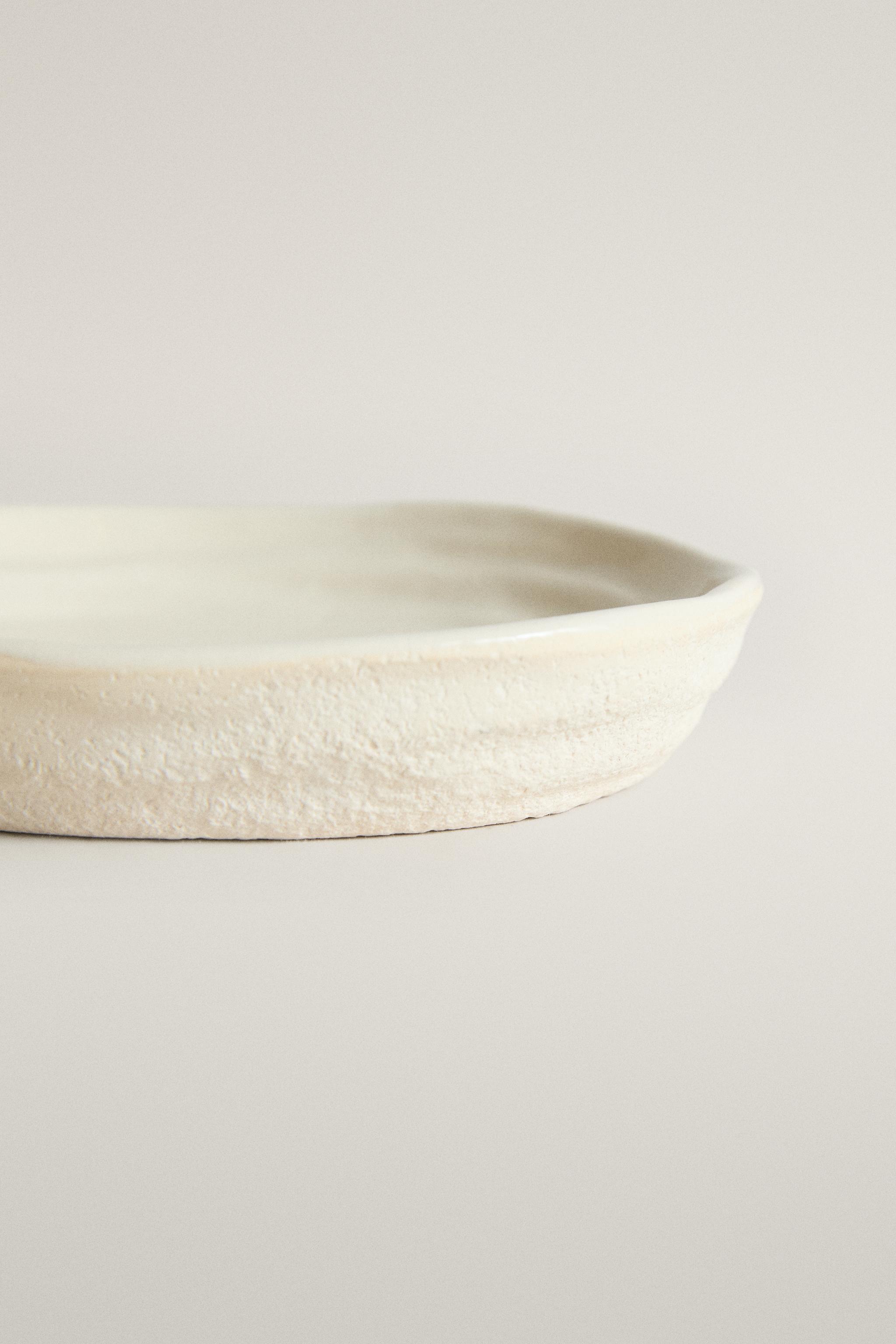 TEXTURED CERAMIC SOAP DISH