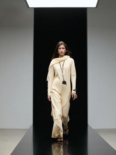 Zara Product image - 332 - Image 0