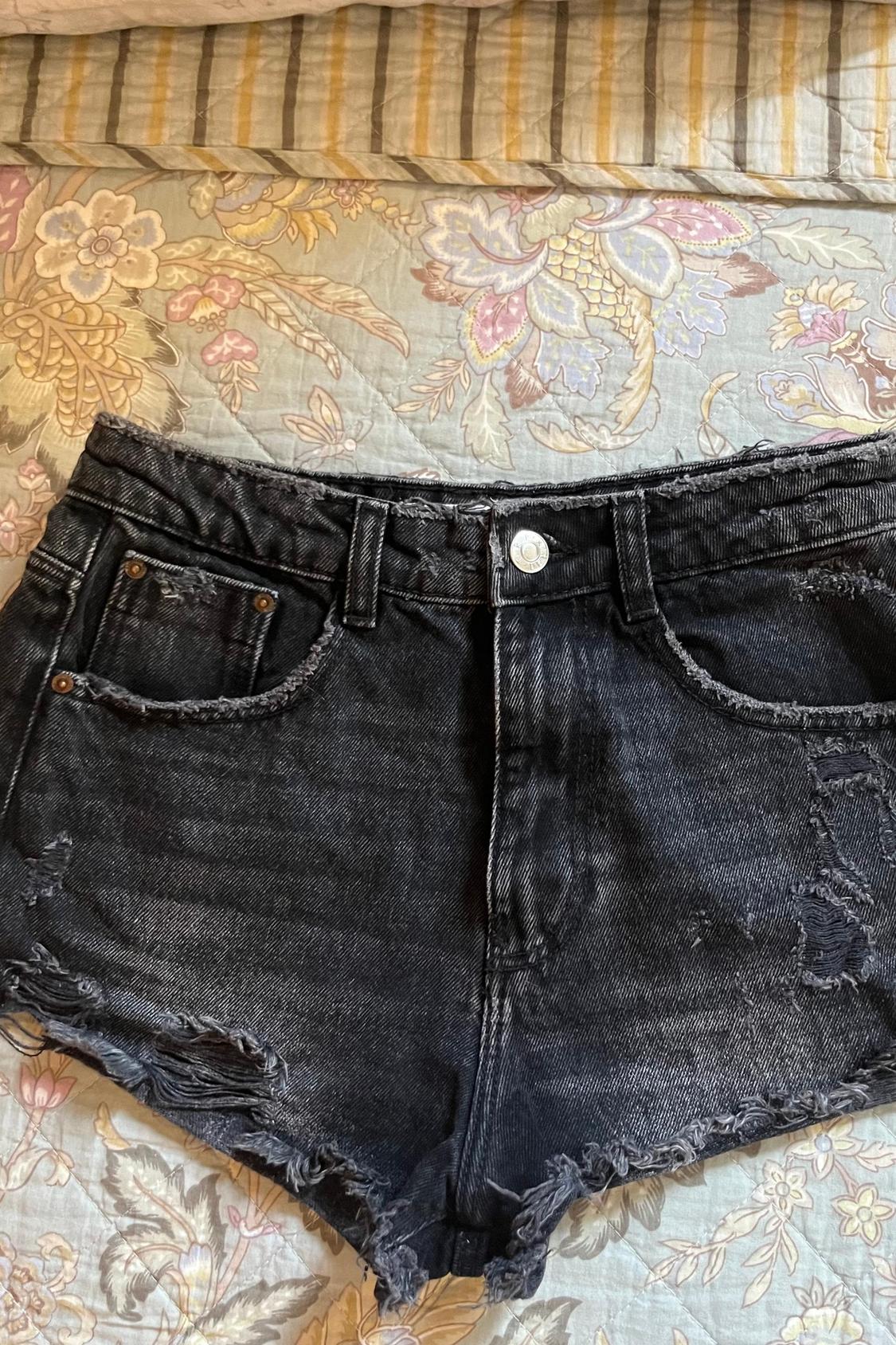 RIPPED DENIM SHORTS