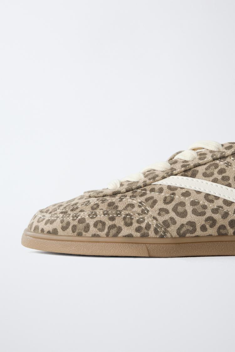 TENIS CON ESTAMPADO DE LEOPARDO 8
