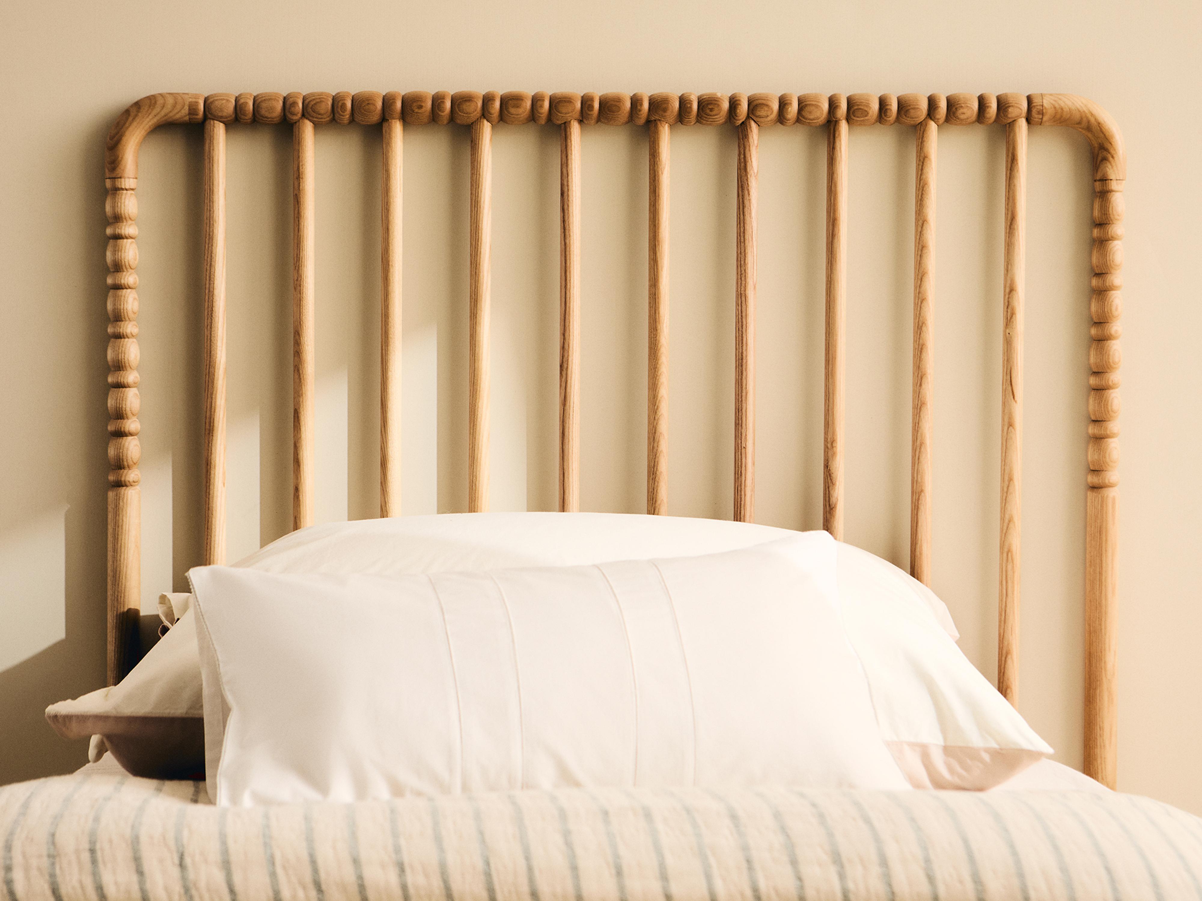 WOODEN HEADBOARD — Light beige
