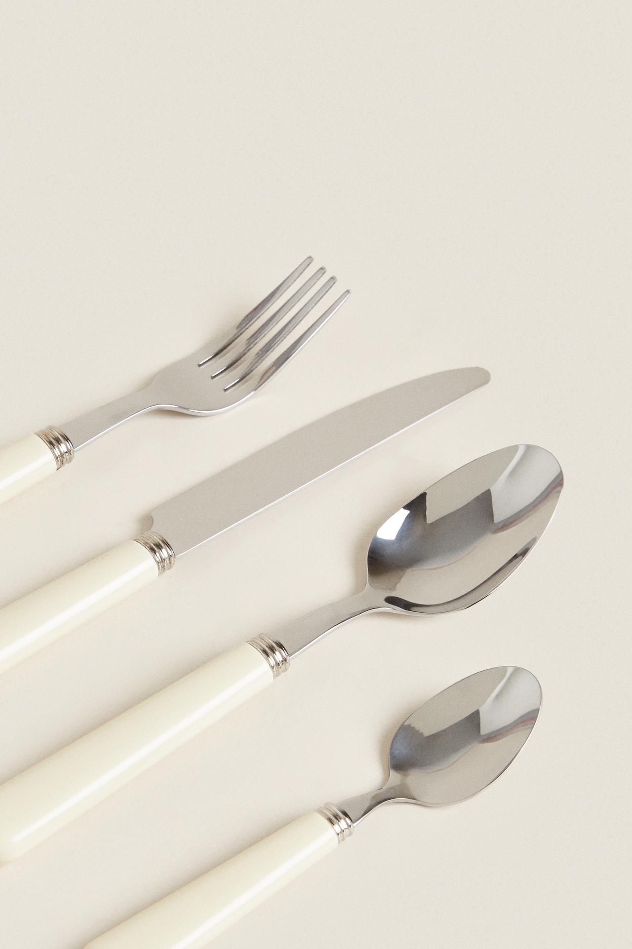 COLOURED HANDLE CUTLERY SET (SET OF 4) — Cream