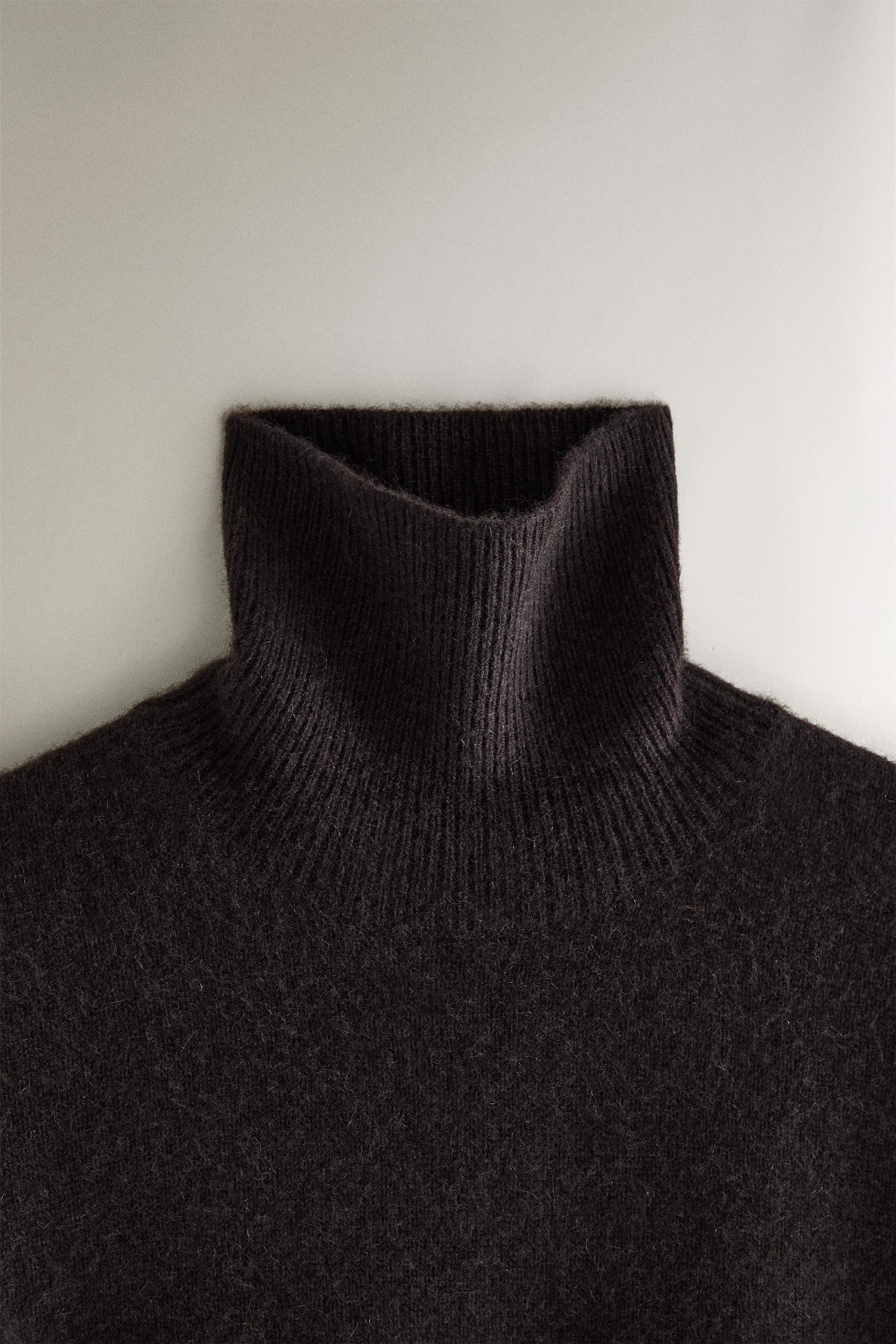 CASHMERE TURTLENECK SWEATER