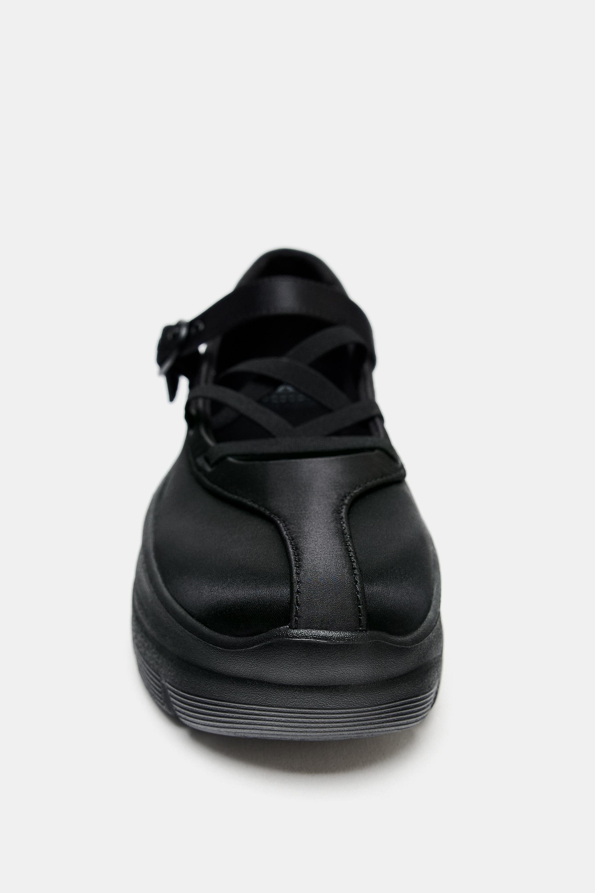 サテン風ストラップ付きバレリーナシューズ - ブラック | ZARA