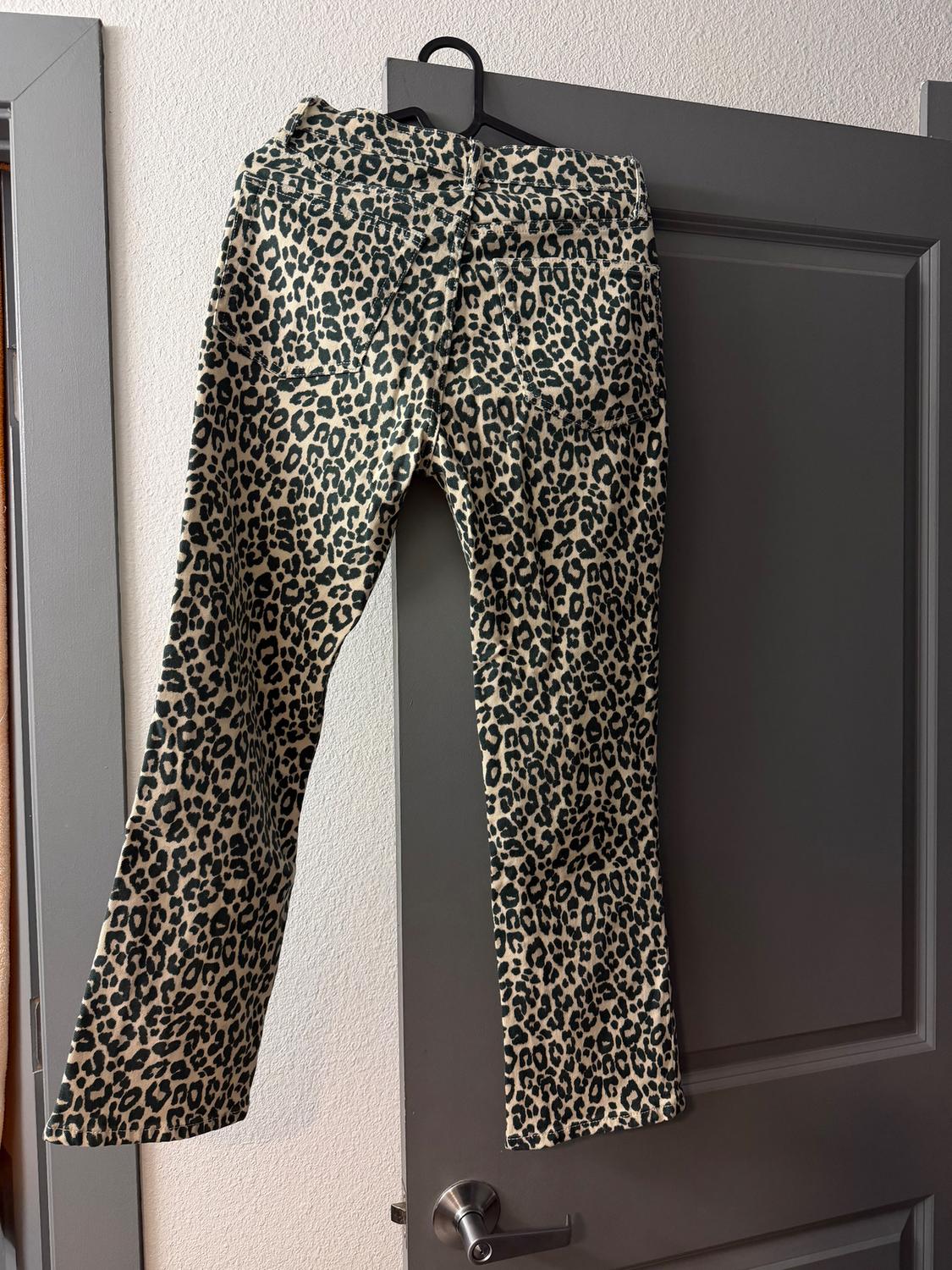 JEANS ZW COLLECTION BOOTCUT TIRO ALTO CROPPED ESTAMPADO ANIMAL - Image 4