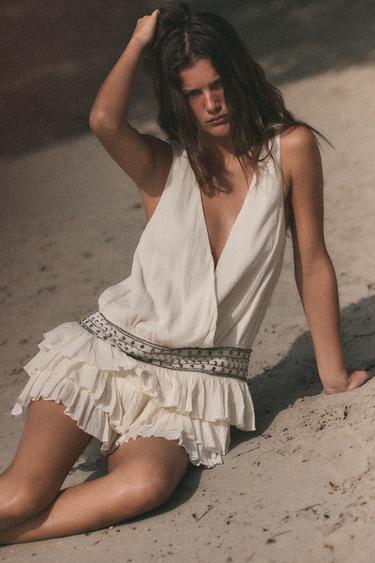 VESTIDO GASA VOLANTES TACHAS - Blanco de Zara - Imagen 0