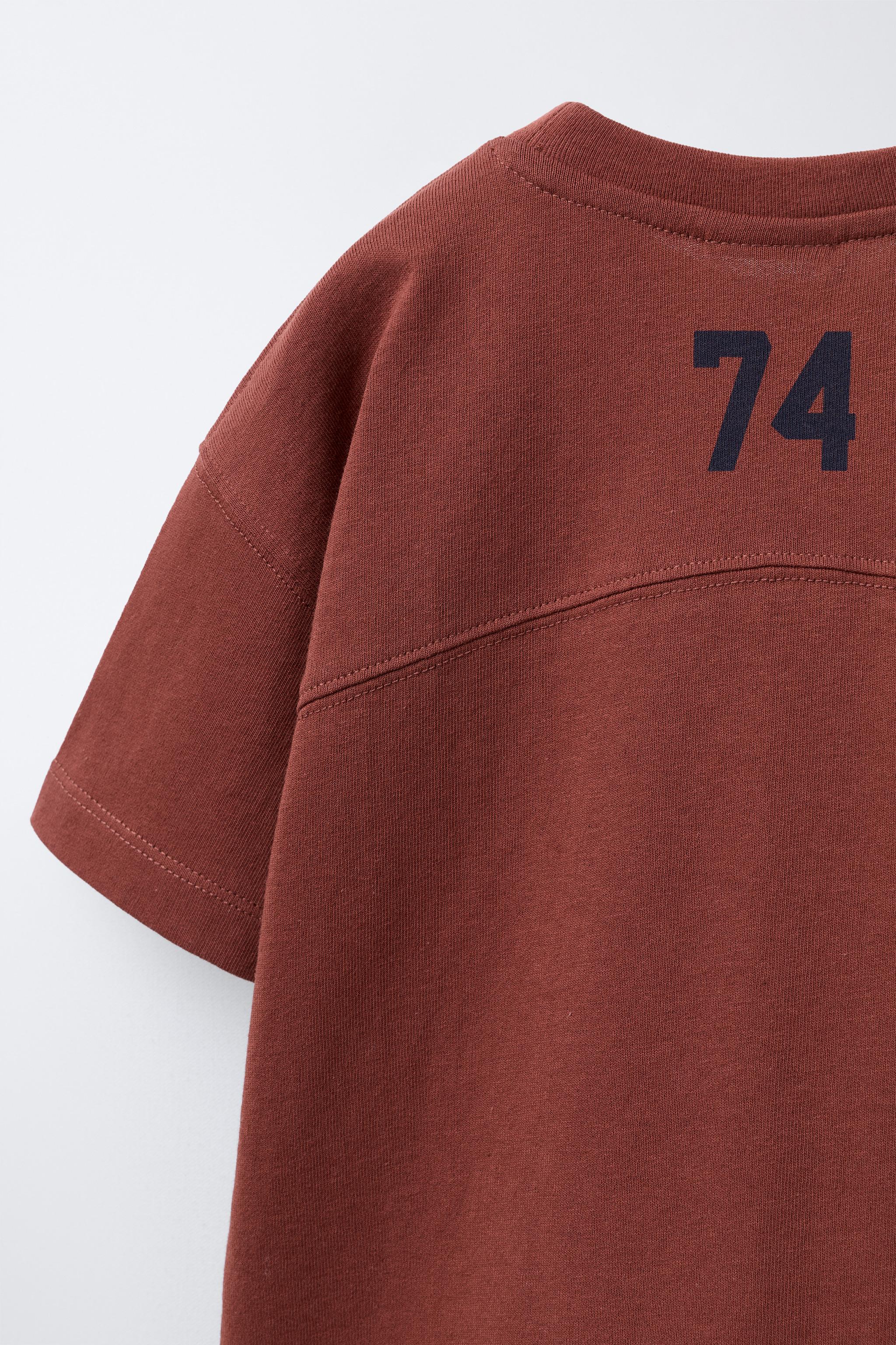 DOG AND NUMBER PRINT T-SHIRT