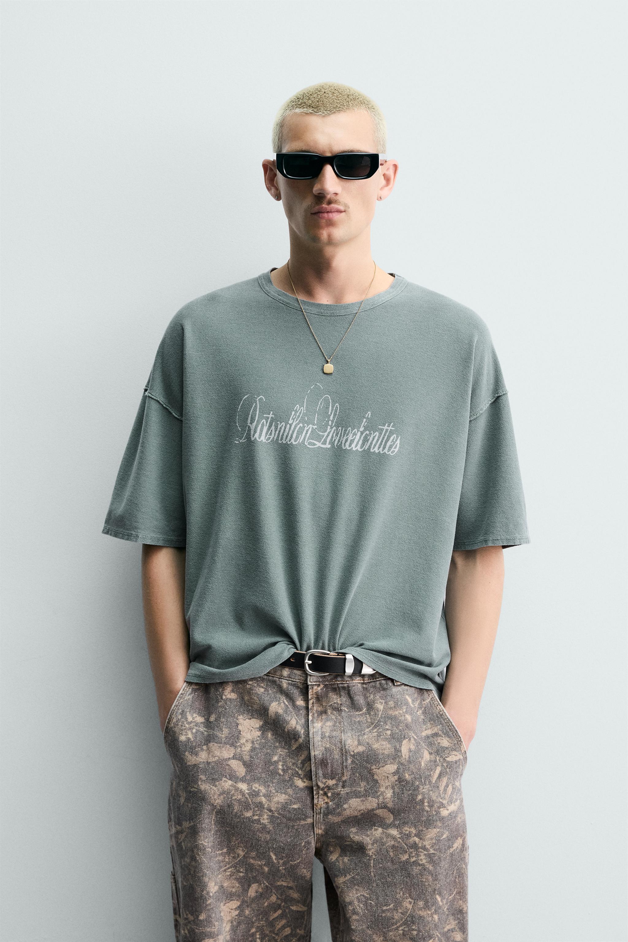 T-SHIRT EN MAILLE TEXTE IMPRIMÉ SPRAY