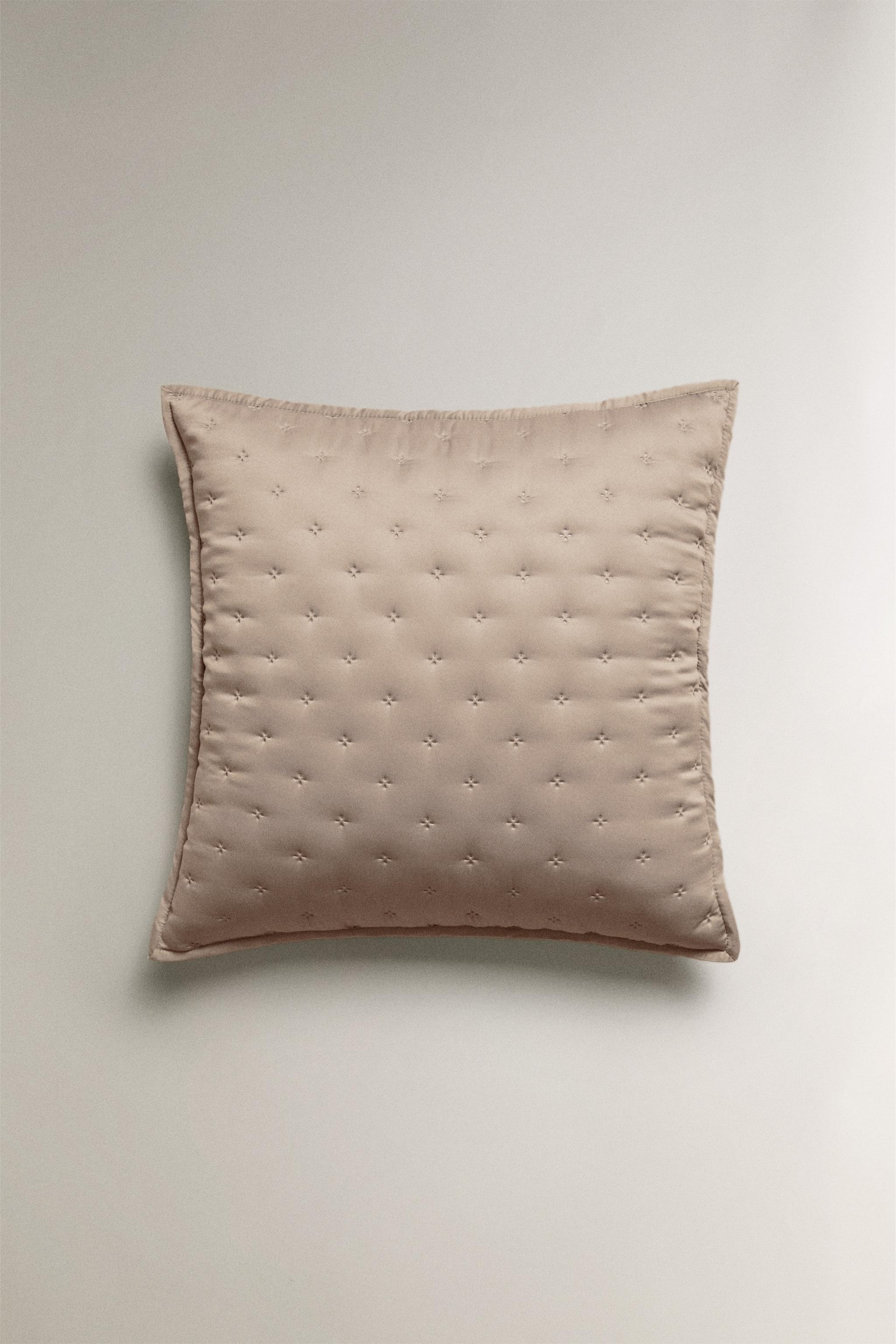 PLAIN SATEEN QUILT CUSHION COVER WITH KNOTS
