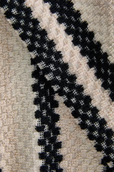 PEIGNOIR JACQUARD GÉOMÉTRIQUE - Noir de Zara - Image 4
