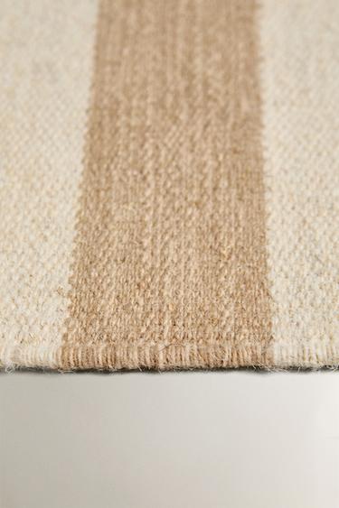TAPIS CONTRASTANT - Beige clair de Zara - Image 2