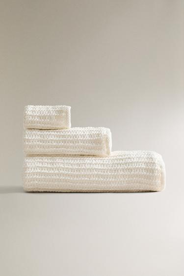 WAFFLE-KNIT BATH TOWEL WITH PLAIN BORDER - Ivory by Zara - Image 0