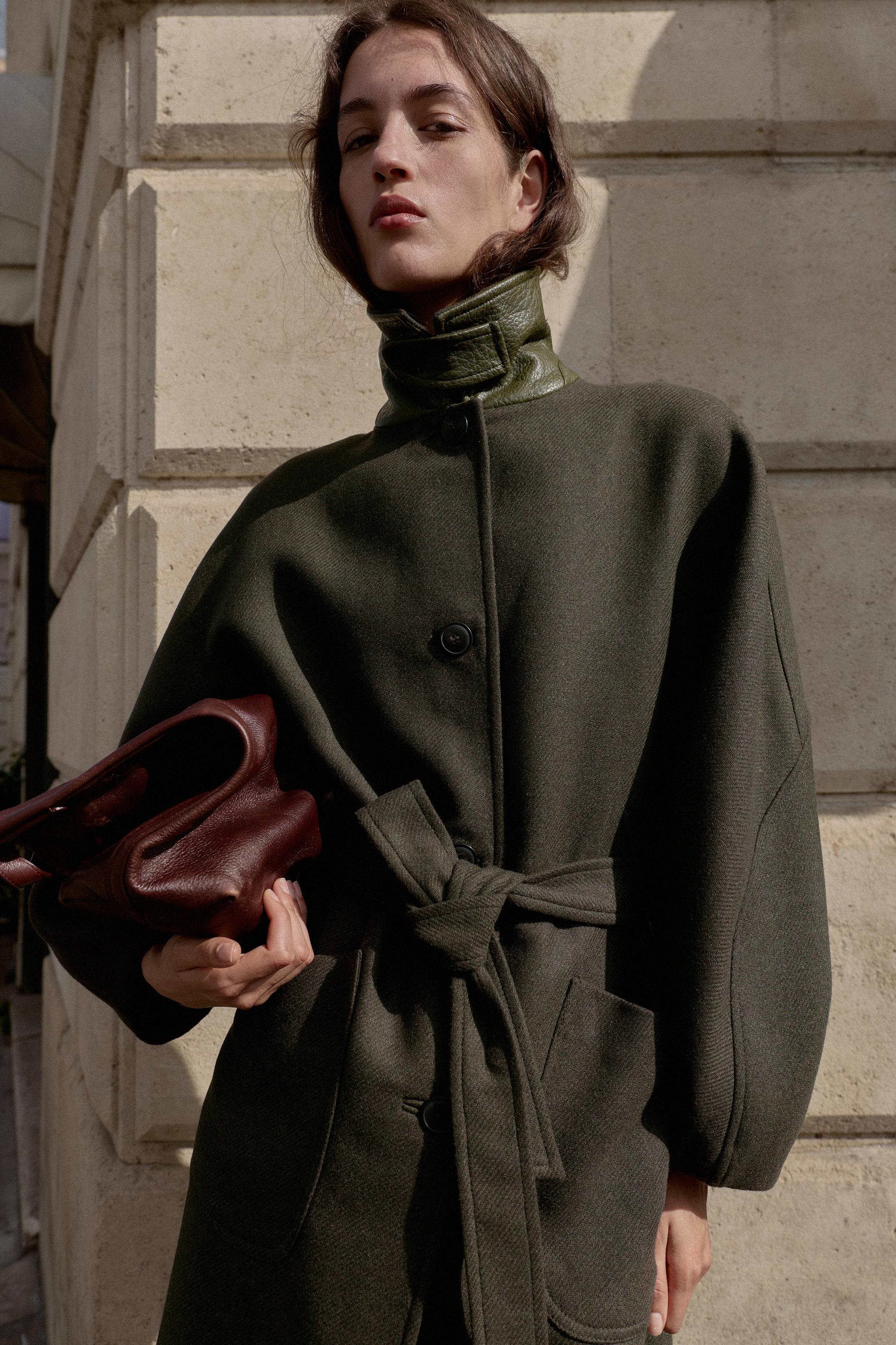 WOOL COAT WITH PUFF SLEEVES AND CONTRAST COLLAR