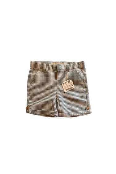 White and gray striped shorts with hanging price tag. Waist with belt loops and buttons on the hems.