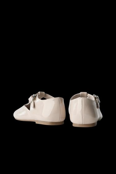 LACK-BALLERINA MIT T-RIEMEN - Gebrochenes Weiß von Zara