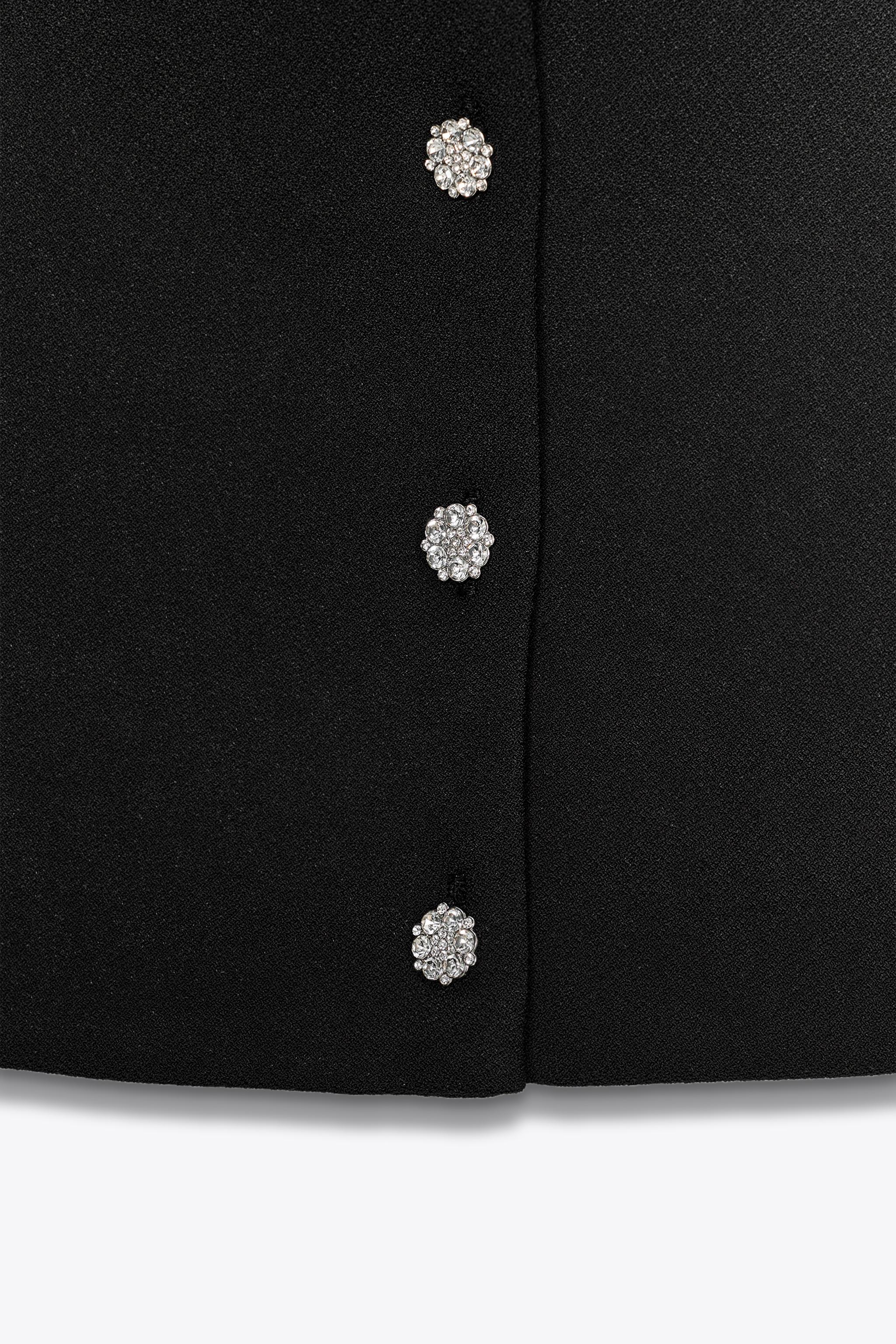 JEWEL BUTTON CREPE TOP