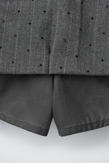 JUPE-SHORT À PLIS PLATS ET STRASS - Gris anthracite de Zara - Image 4