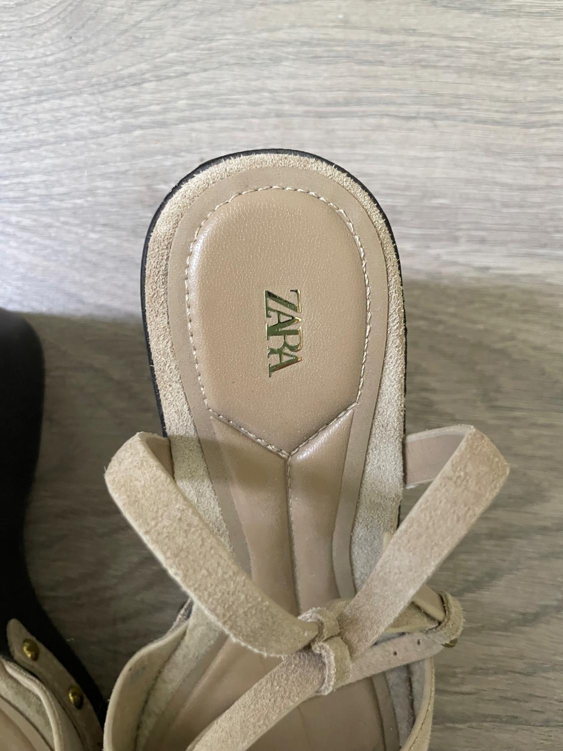 STUDDED SUEDE WEDGE SANDALS. NEW WITHOUT TAGS. NEVER WORN. - Image 5