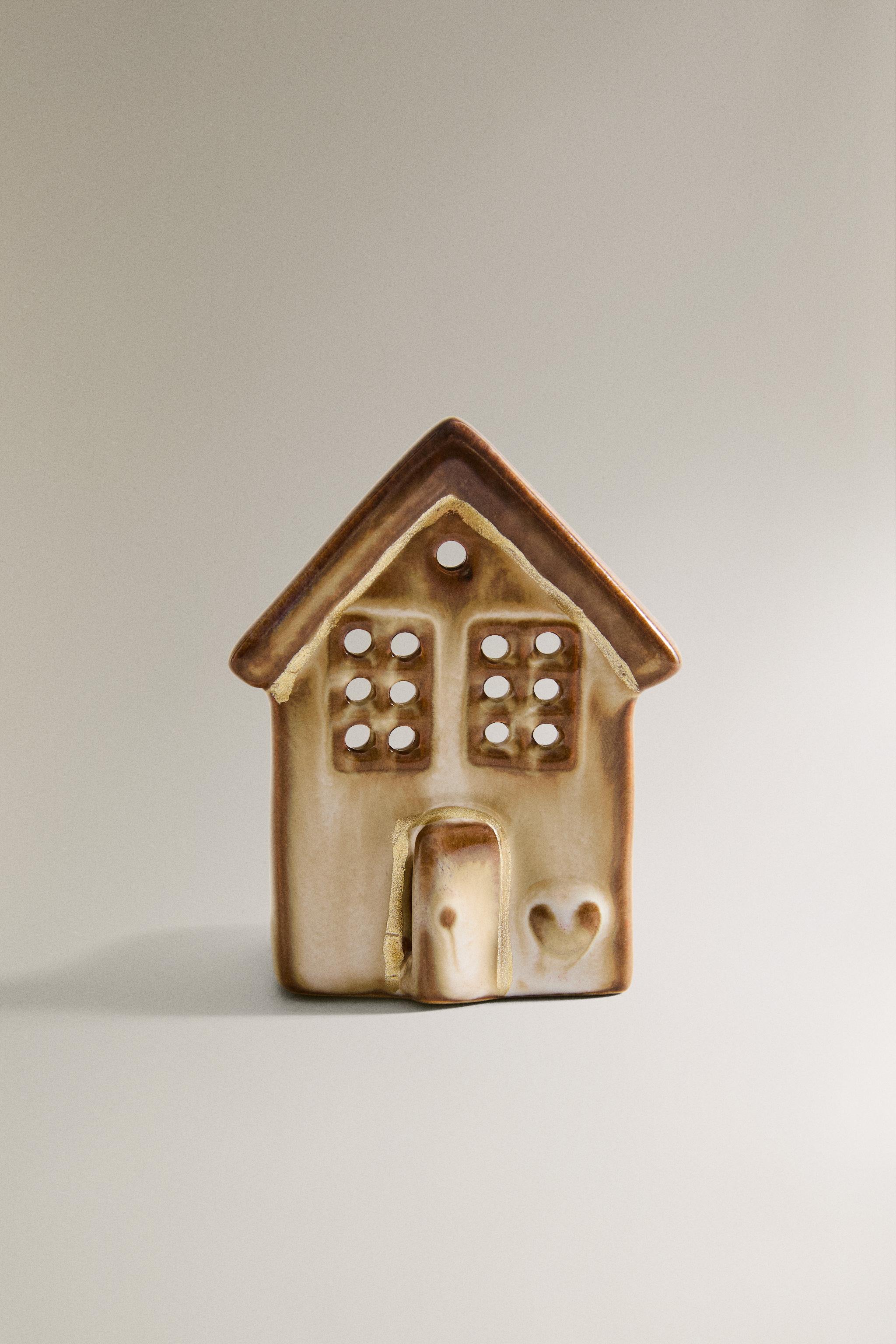 CHRISTMAS HOUSE CERAMIC TEALIGHT HOLDER