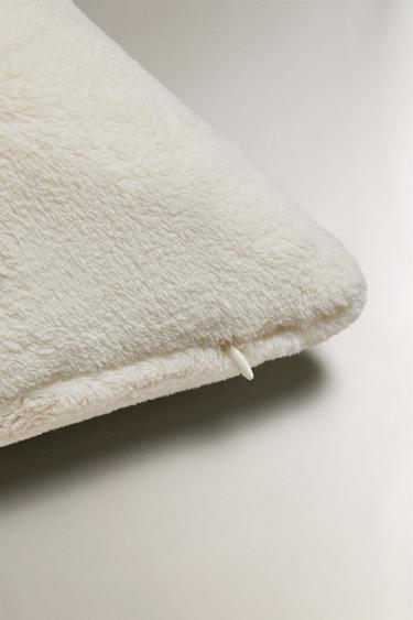 HOUSSE DE COUSSIN FOURRURE - Blanc cassé de Zara - Image 3