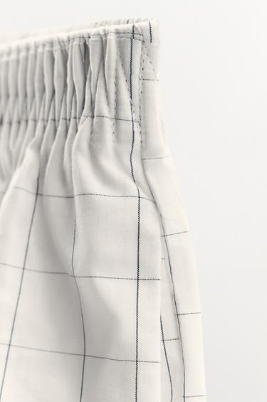 SHORT EN COTON À CARREAUX - Blanc / Noir de Zara - Image 4