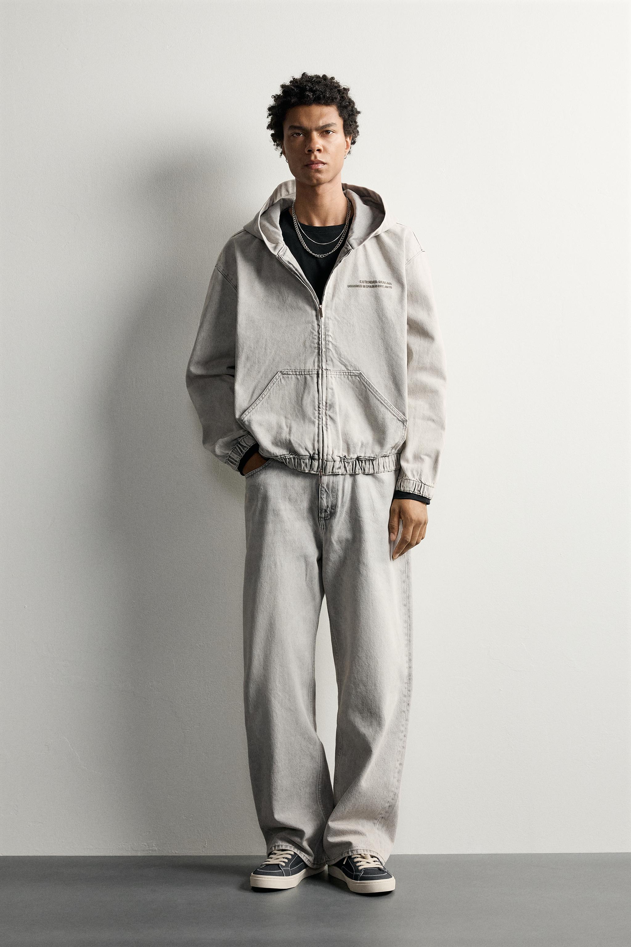 VESTE EN JEAN À CAPUCHE ET BRODERIES