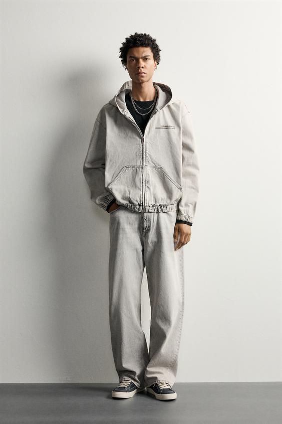 CHAMARRA DE MEZCLILLA CON CAPUCHA Y BORDADOS - Gris perla de Zara - Imagen 0