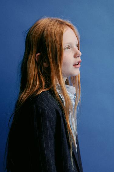 KORT BLAZER MED NÅLESTRIBER - marine fra Zara