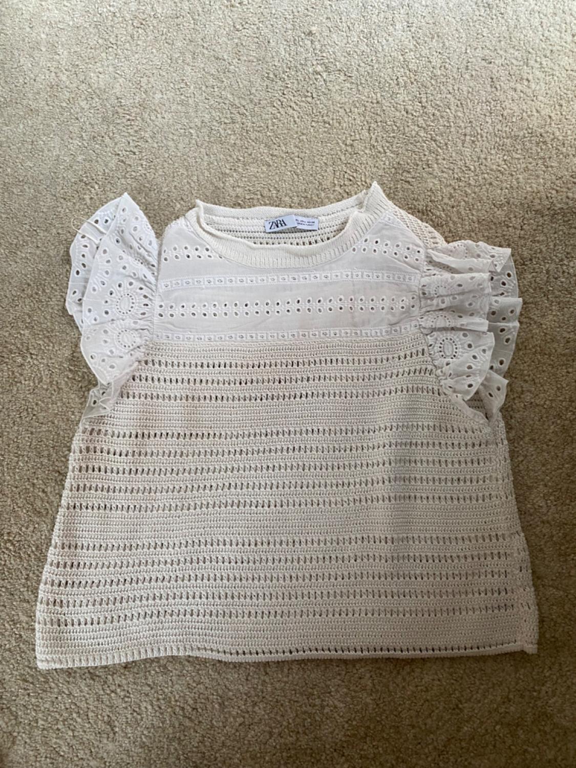 EMBROIDERED TOP WITH RUFFLED SLEEVES