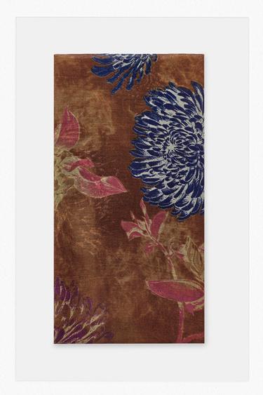 SYAL BERMOTIF PEONY - Toffee dari Zara