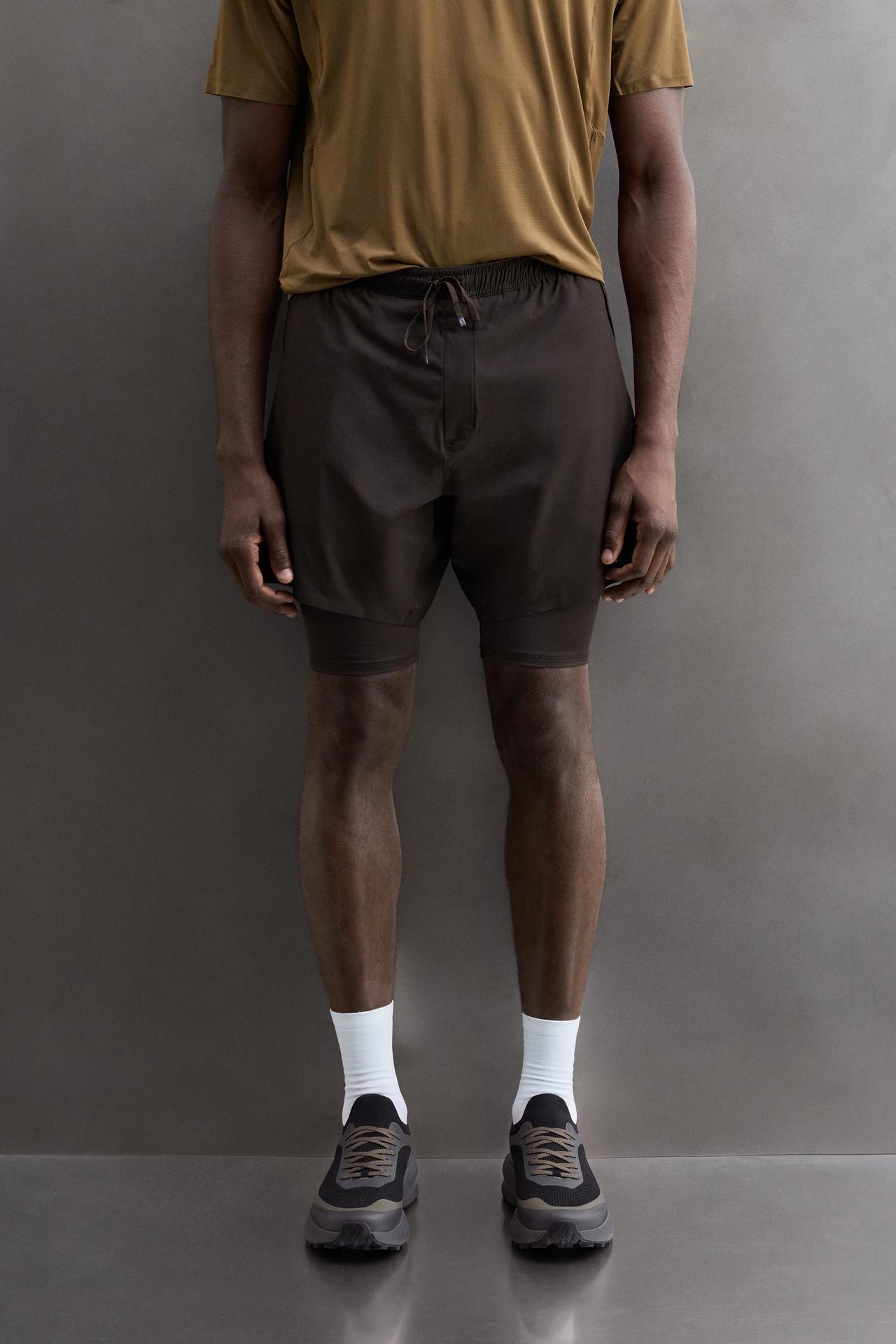 2-IN-1 TRAINING SHORTS — Brown