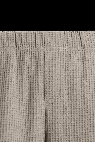 RELAXED-FIT-HOSE MIT STRUKTURMUSTER - Braun / Braungrau von Zara