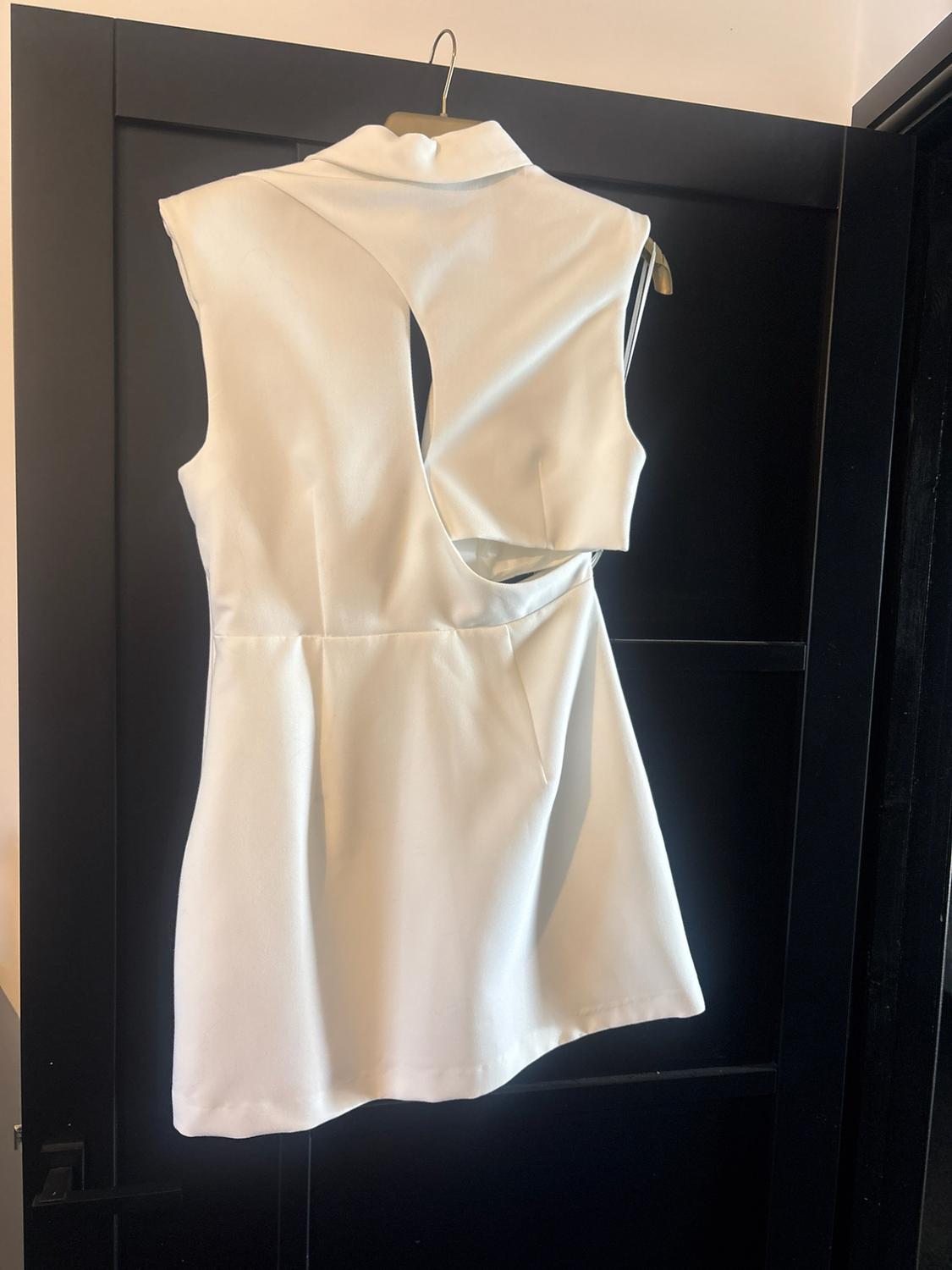 SHORT CUT-OUT DRESS WITH BUCKLE - Image 4