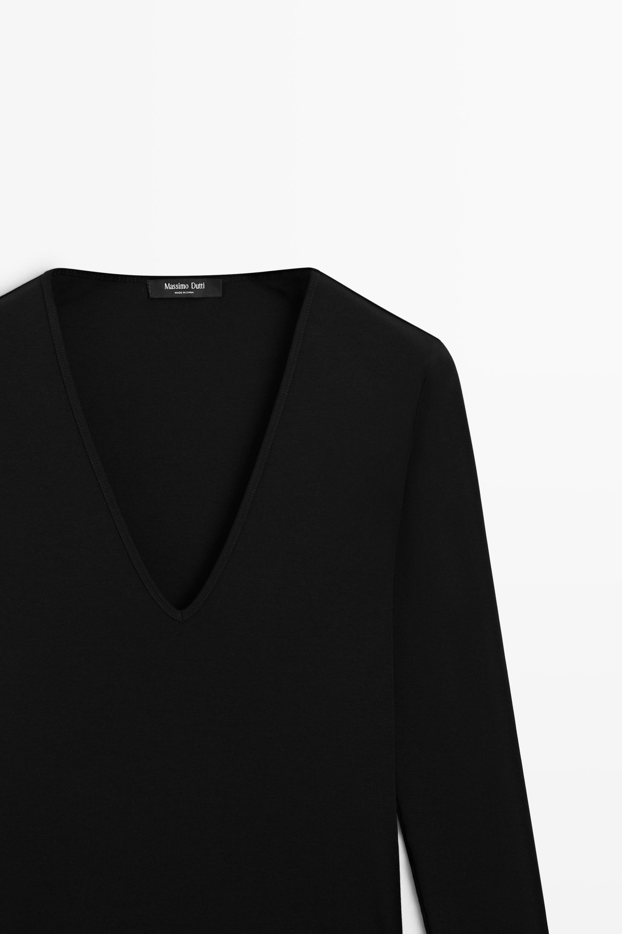 Long sleeve V-neck T-shirt