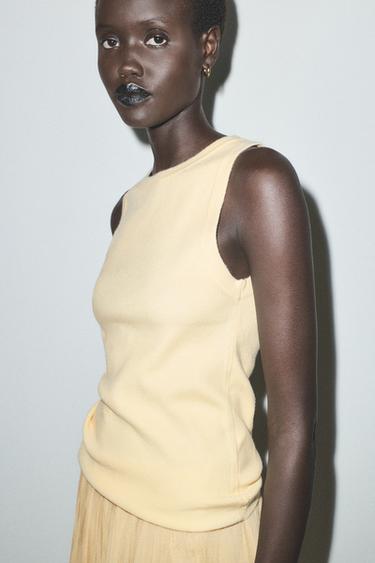 KNIT WAISTCOAT - Yellow by Zara