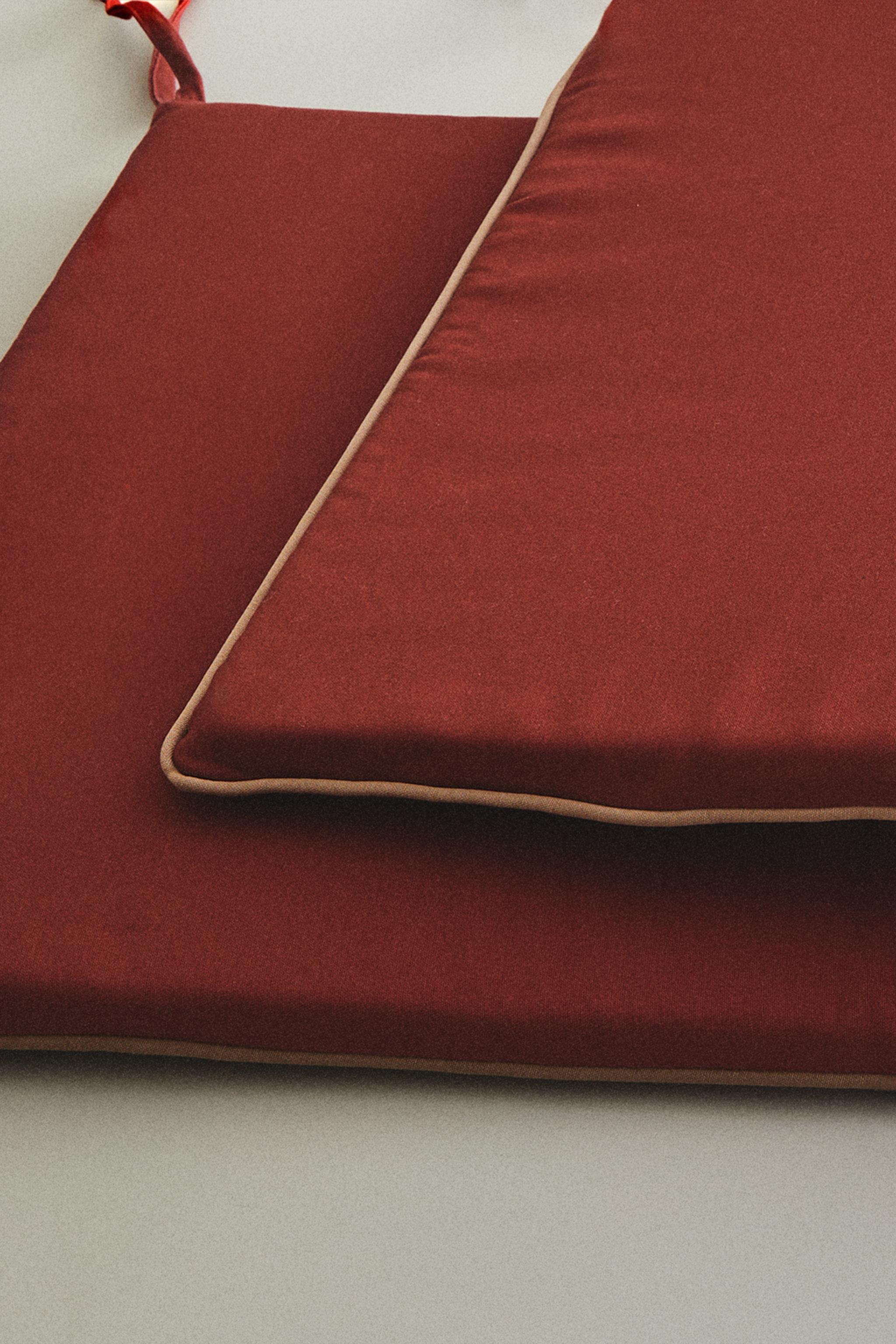 CONTRAST BENCH SEAT CUSHION — Reddish