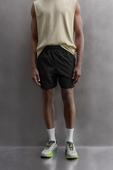 SHORT LÉGER PERFORÉ - Noir de Zara - Image 1