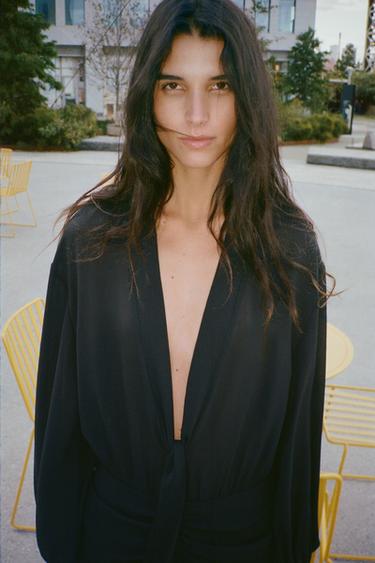 ROBE COURTE FLUIDE À VOLANTS - Noir de Zara - Image 3