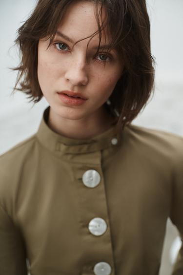 CAMISA POPELÍN BOTONES - Khaki oscuro de Zara