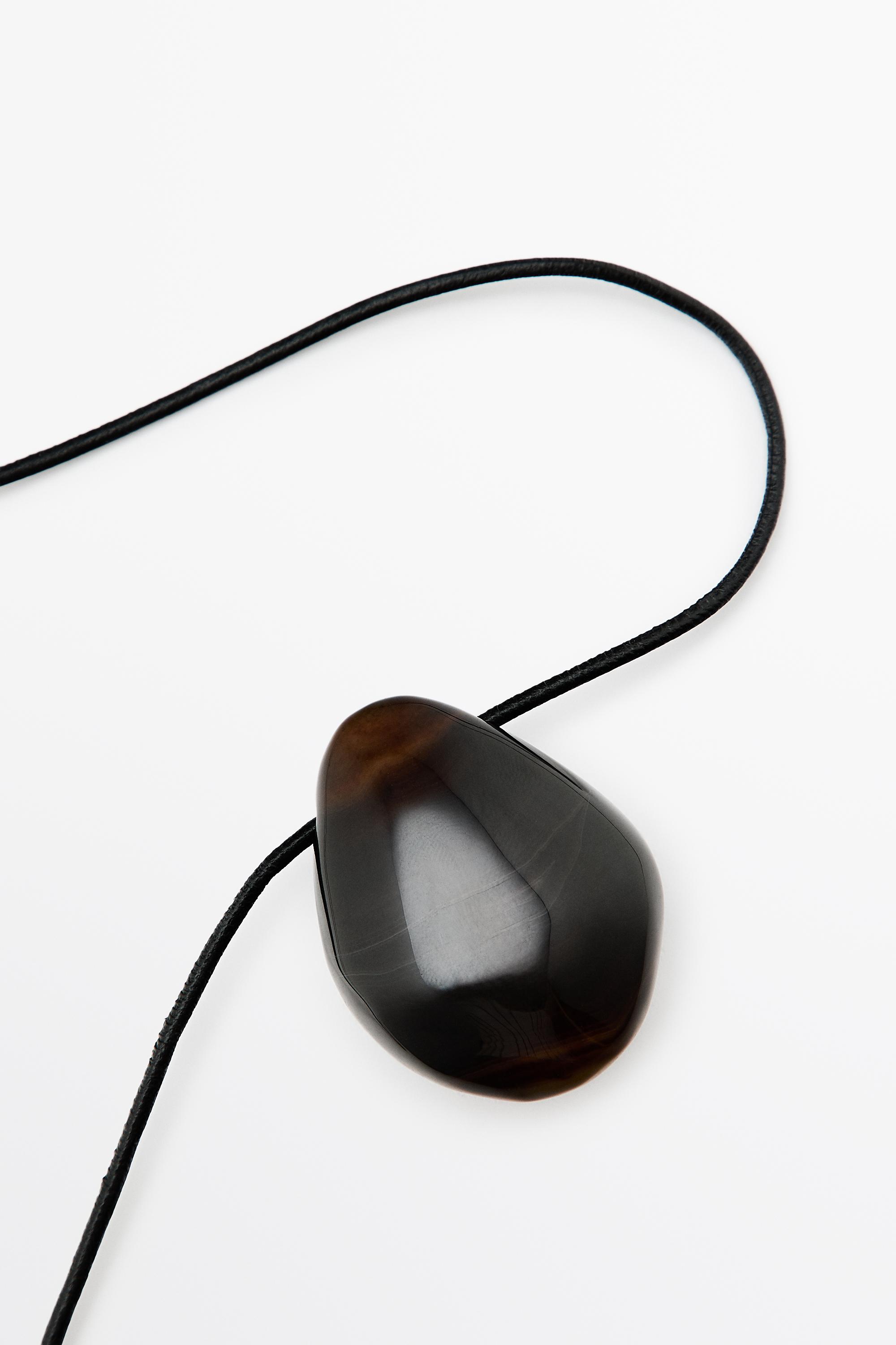 Stone pendant necklace