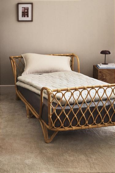 هيكل سرير من الخيزران الهندي - بيج فاتح الخاص بـ Zara