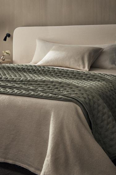 QUILTED QUILT WITH DOTS - Green by Zara