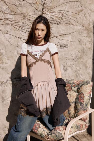 SHORT DRESS WITH CONTRAST LACE - 758 by Zara