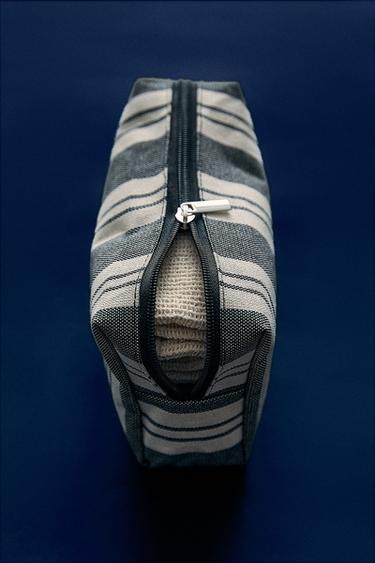 STRIPED WATERPROOF COTTON WASH BAG - Black by Zara