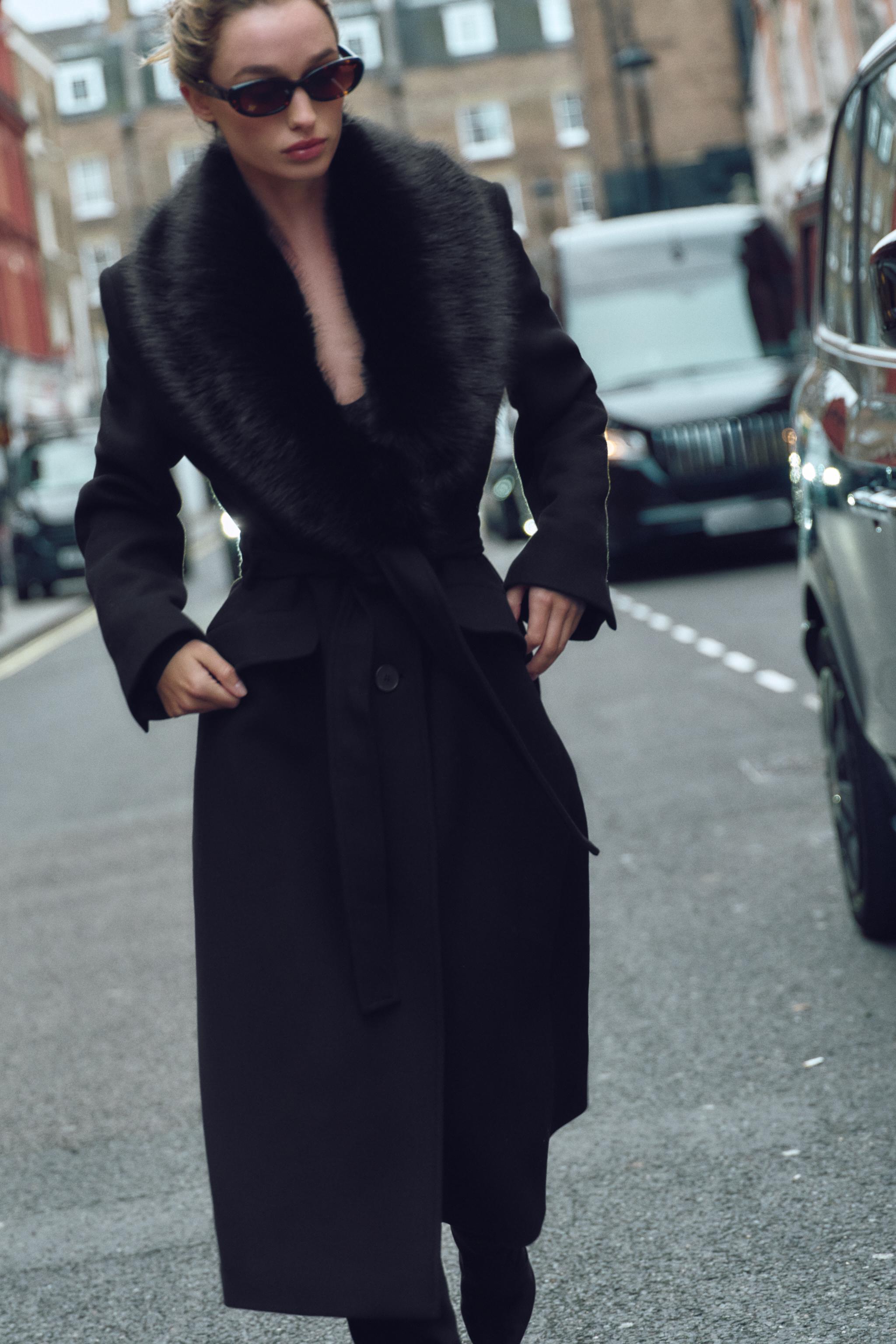 Black trench coat with fur collar on sale