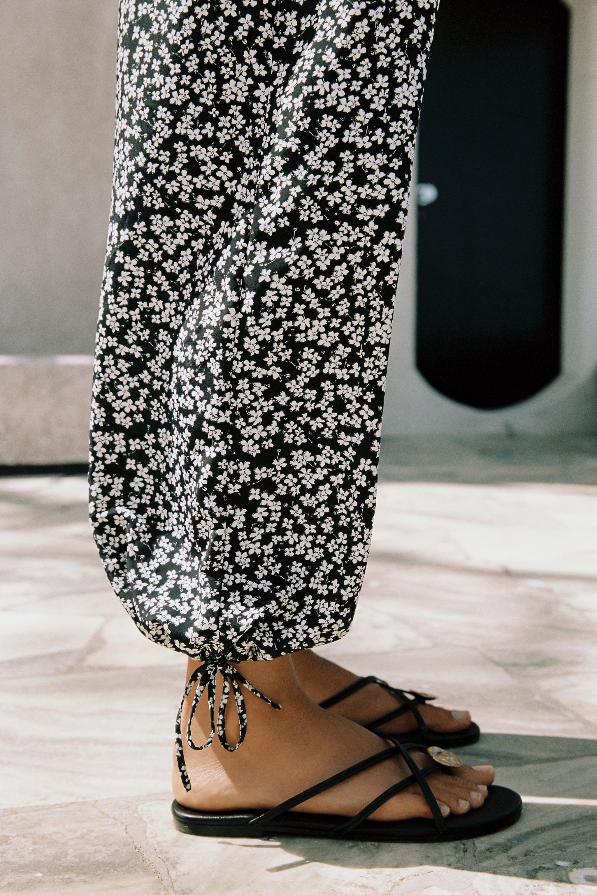 FLORAL PRINT STRAPPY JUMPSUIT