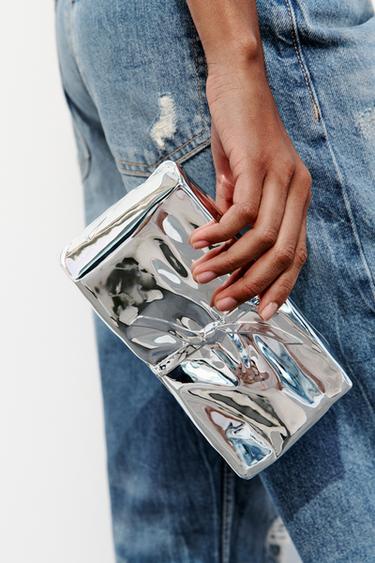 METALICKÁ KABELKA CLUTCH - Stříbrná od Zara
