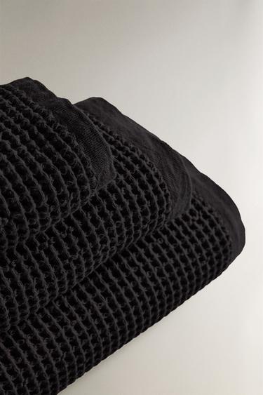 WAFFLE-KNIT COTTON BATH TOWEL - Black by Zara - Image 4